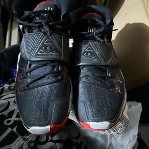 Kyrie-Only used for one season of basketball.Never worn outside!Great condition.